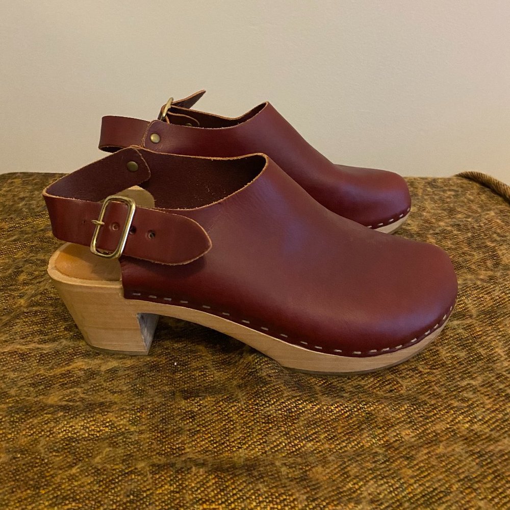 Bryr Clogs - Suzie Closed Toe Clog - Burgundy